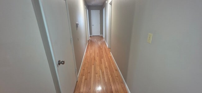 Building Photo - Kickapoo schools, 3 BR 2 BA fenced yard, $...