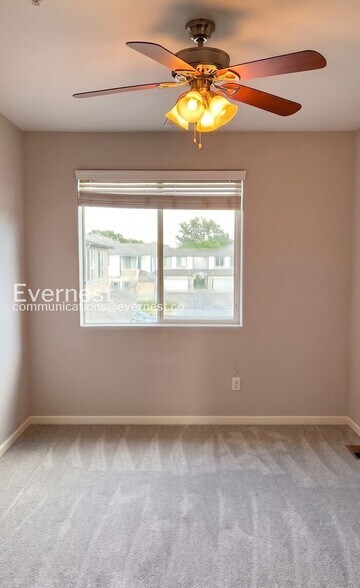 Building Photo - 2851 Kansas Dr