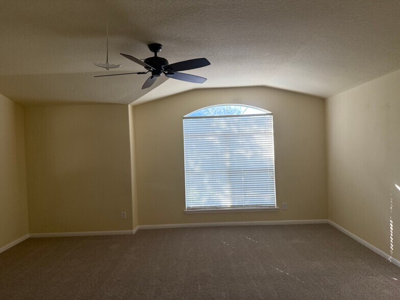 Building Photo - 3826 Silver Hawk Dr