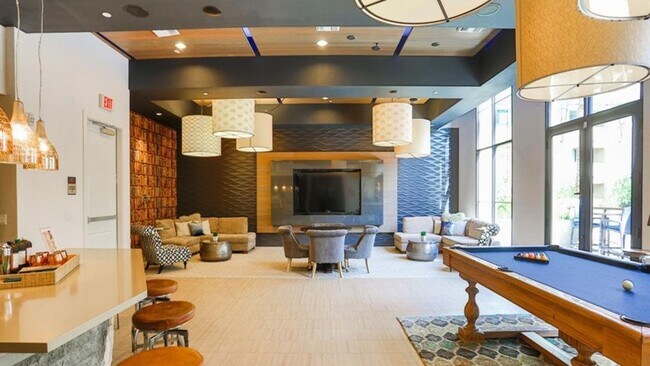 Building Photo - 2625 E Camelback Rd