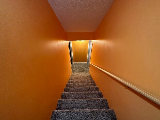 Building Photo - 9800 Spring Pointe Ct