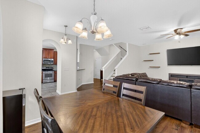 Building Photo - 714 Ashentree Dr