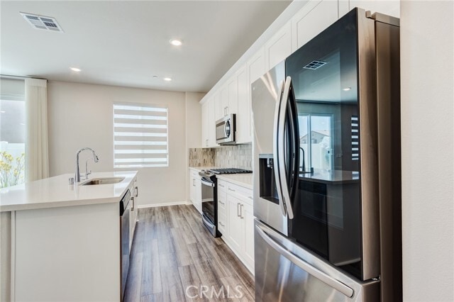 Building Photo - 36469 Shine Dr