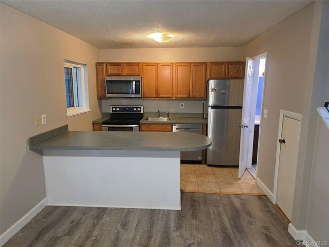 Primary Photo - 4 Hudson Heights Dr