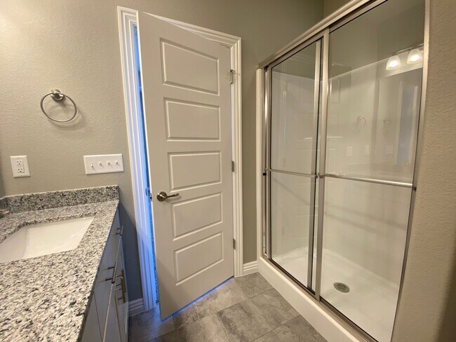 Building Photo - 2021 N Penelope Ln