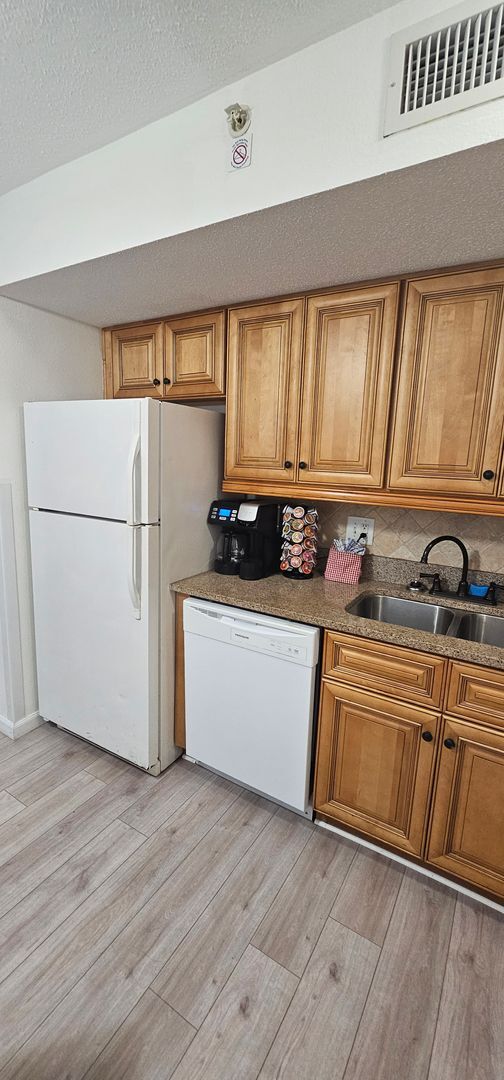 Building Photo - Beach Living at Its Finest – Fully Furnished 1BR/1BA Condo | All Utilities Included