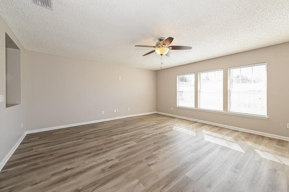 Building Photo - 9016 Redtail Dr