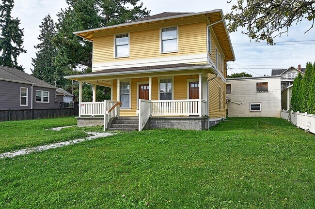 Building Photo - 2108 Hoyt Ave