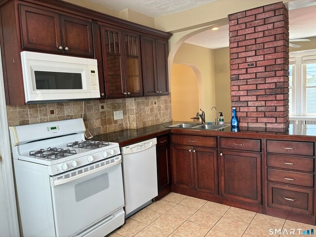 Building Photo - 51 Nesbit Ave