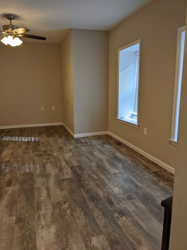 Building Photo - 153 Main St