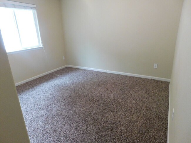 Building Photo - 3 Bed/2 Bath in Pearpark