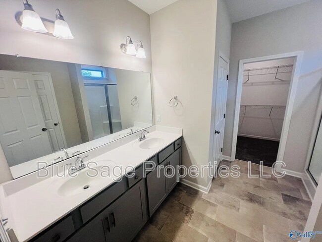 Building Photo - 16423 Demi Dr