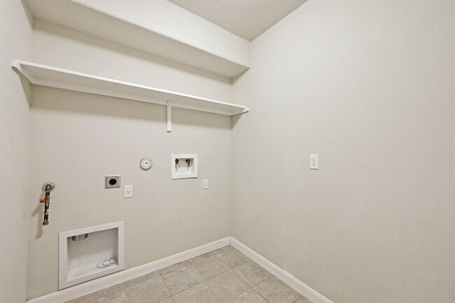 Building Photo - 411 Langely