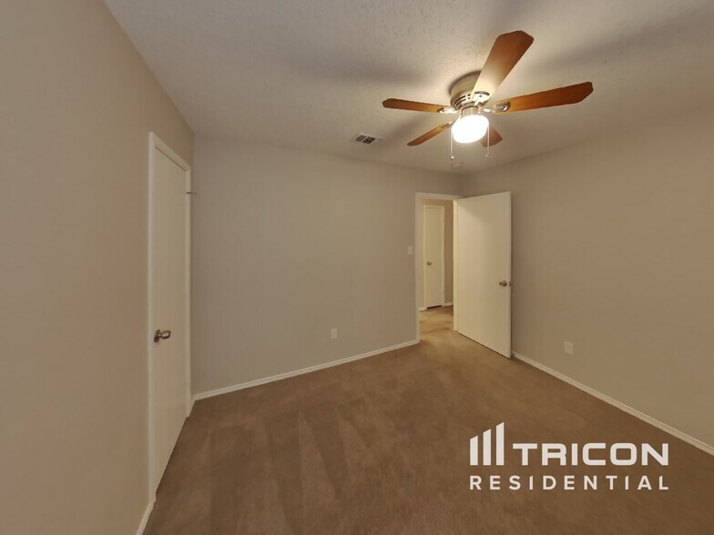 Building Photo - 814 Ponselle Dr