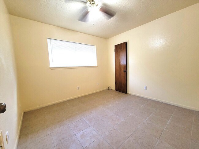 Building Photo - 12811 Stillington Dr
