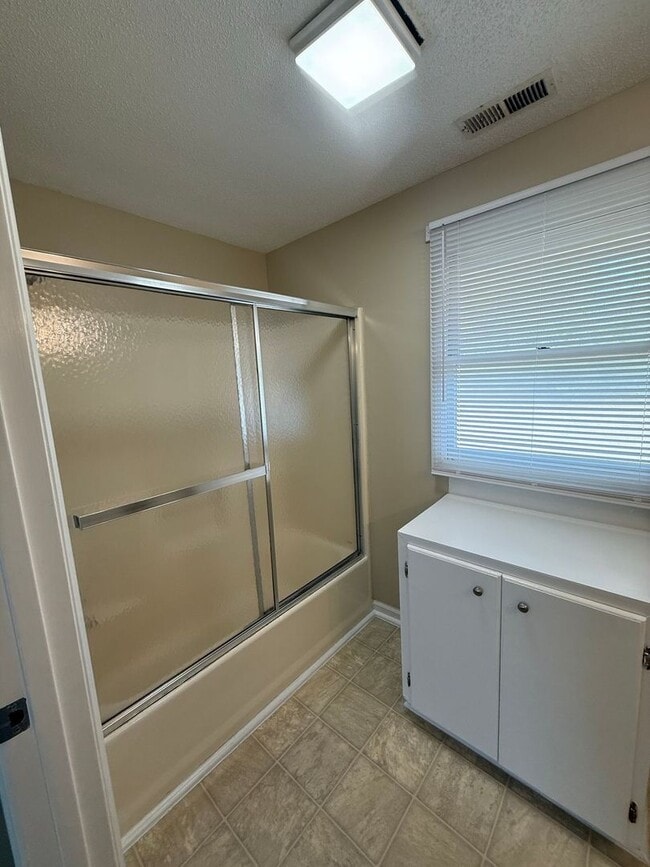 Building Photo - Three Bedroom two Bath home located in South West Area