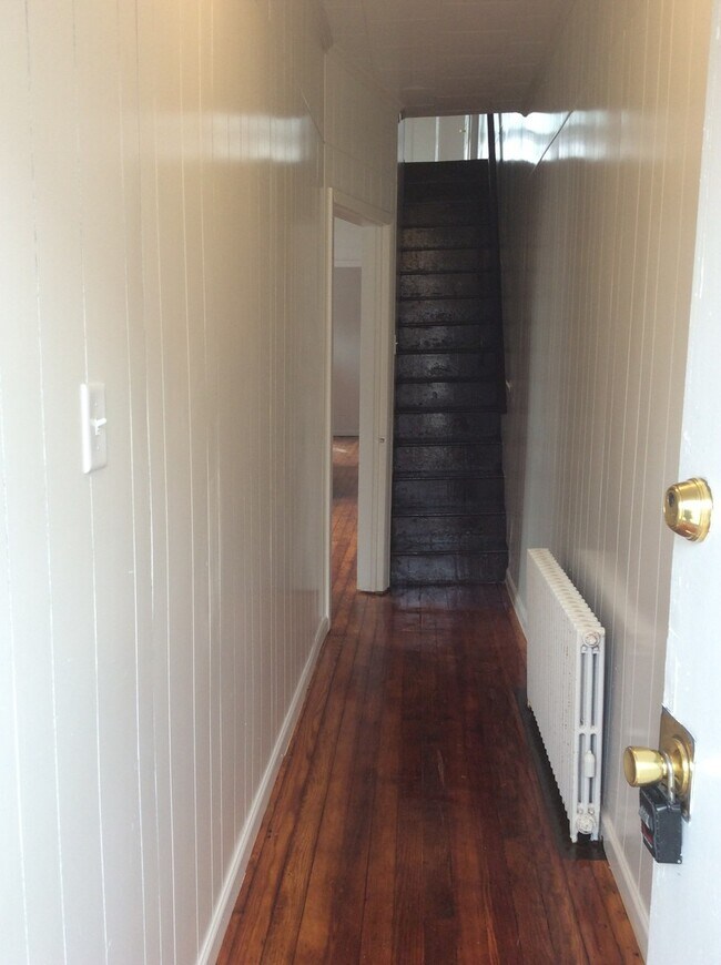 Building Photo - Spacious 5 Bedroom 1.5 Bath House- York City SD