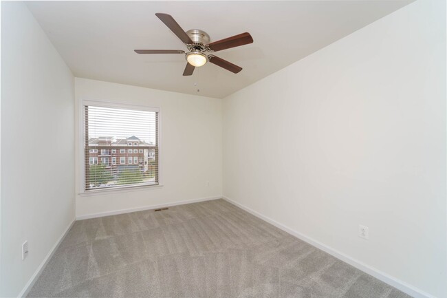Building Photo - 3 bedroom 3 bath townhouse in Brambleton