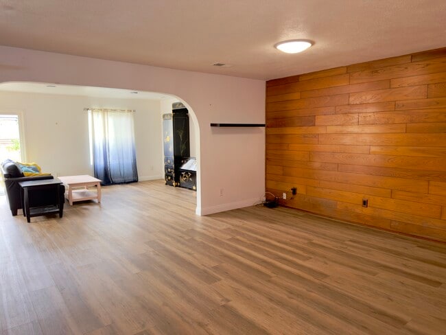 Building Photo - 4504 Moraga Ave