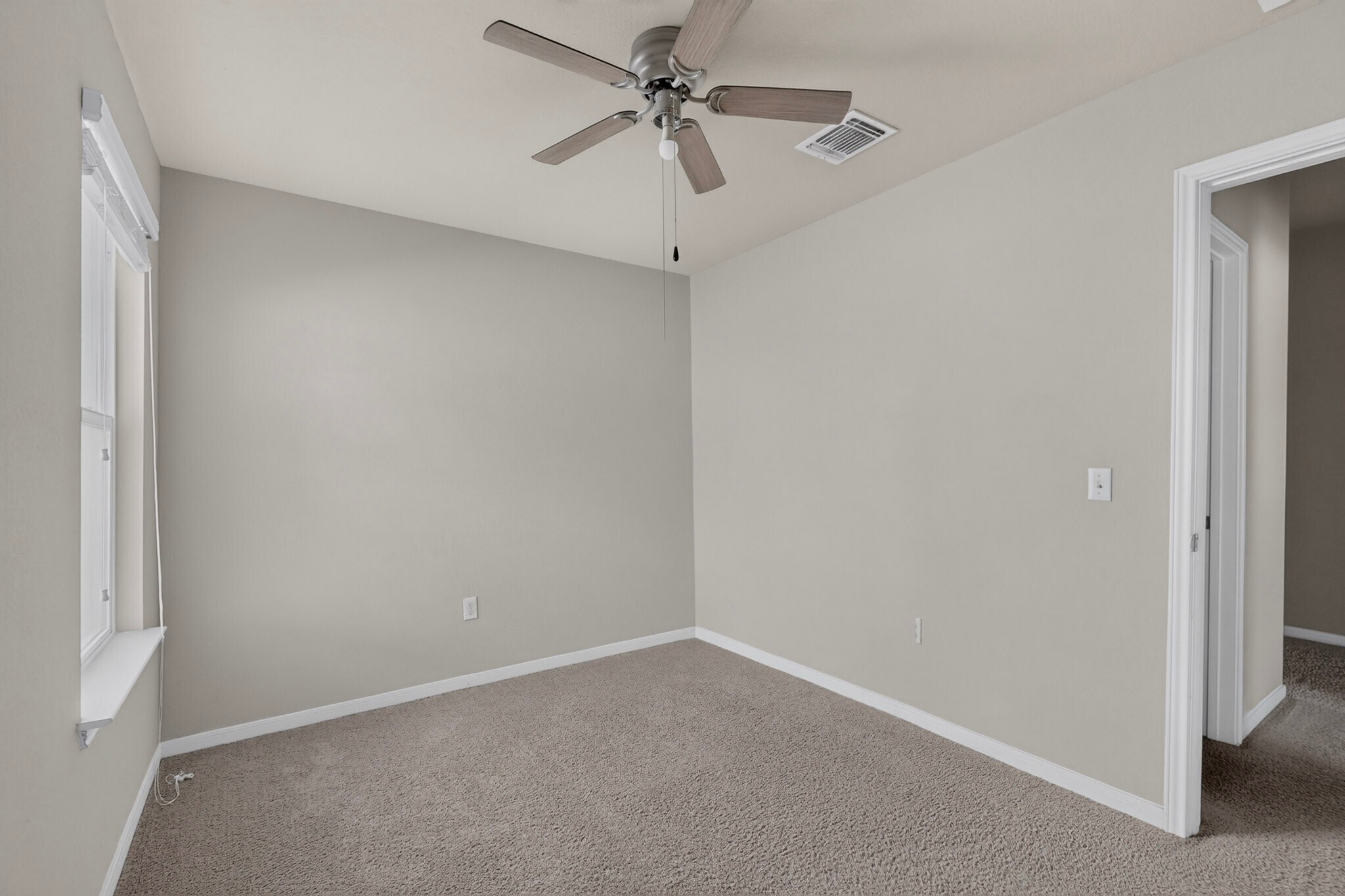 Building Photo - 402 Pentire Way