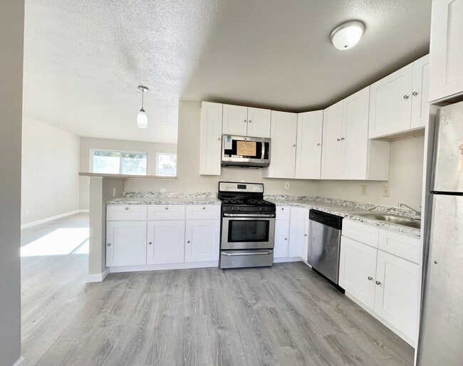 Building Photo - 3 Bedroom/ 1 Bathroom Rancher Close To Fort Carson