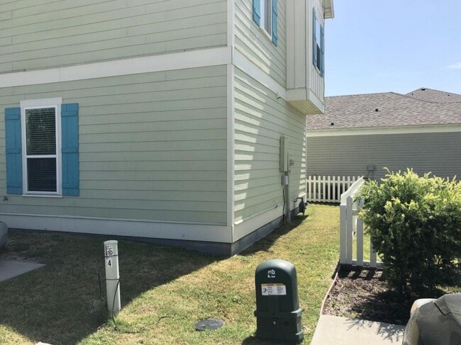 Building Photo - 104 Sailhouse