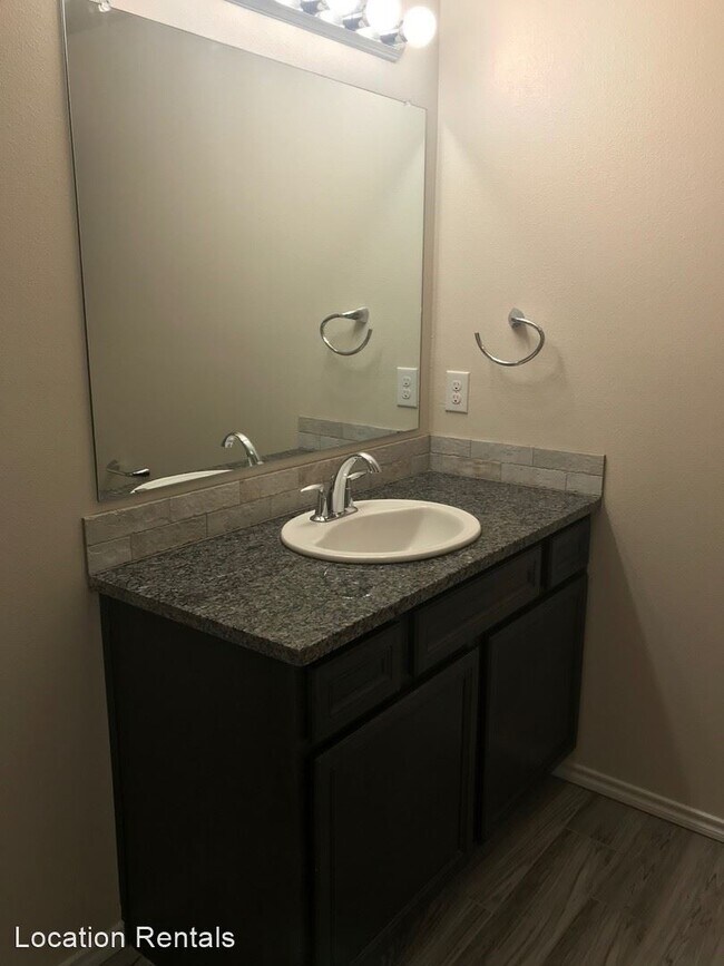 Building Photo - 3 br, 2 bath House - 10005 Wausau Ave