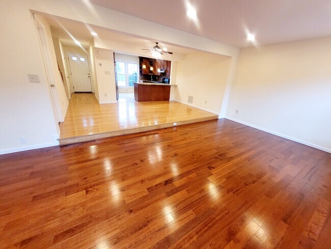 Building Photo - 7415 Fountain Head Dr