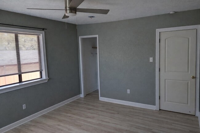 Building Photo - 5315 Bayway Dr