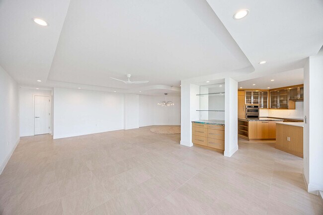 Building Photo - 6075 Pelican Bay Blvd