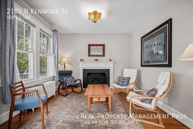 Building Photo - 2101 N Kenmore St