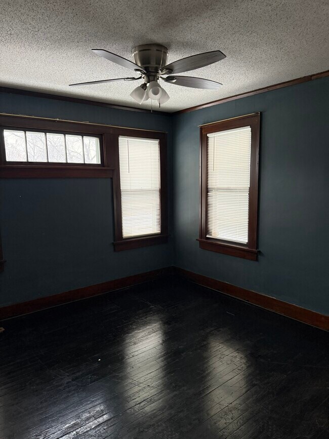 Building Photo - 1201 SW Garfield Ave