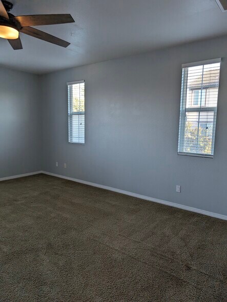 Upstair Room 3 - 9380 Dauchy Ave