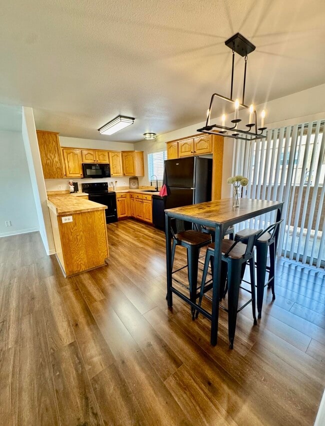 Primary Photo - 1122 E 300 S