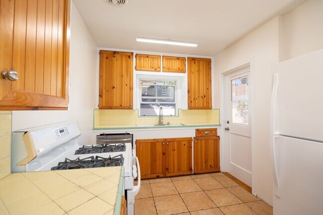 Building Photo - Recently Upgraded Detached Home with Large...