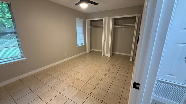 Building Photo - 106 E Longspur Blvd