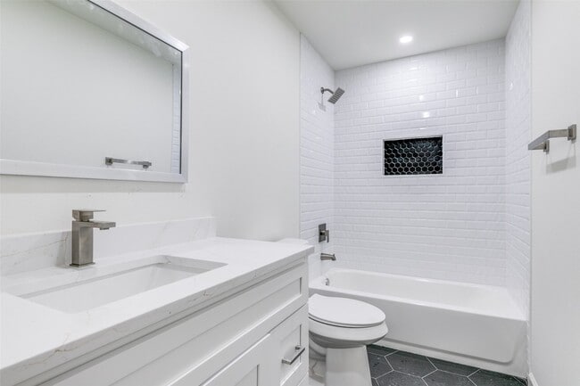 Building Photo - 2917 Dale Dr