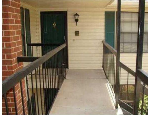 Building Photo - 4400 Hemingway Dr