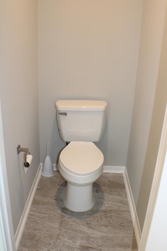 Building Photo - 2411 Rose Hollow Dr