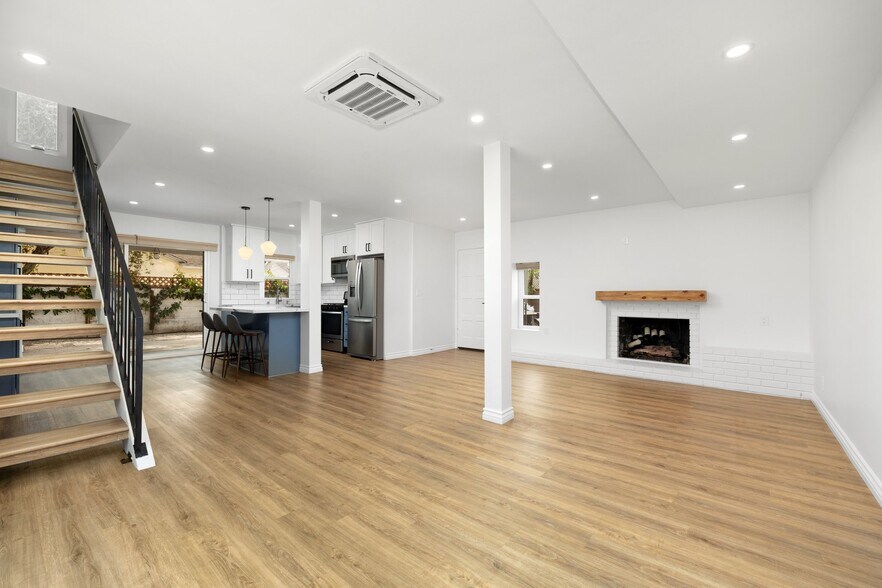 Building Photo - 3852 W 157th St