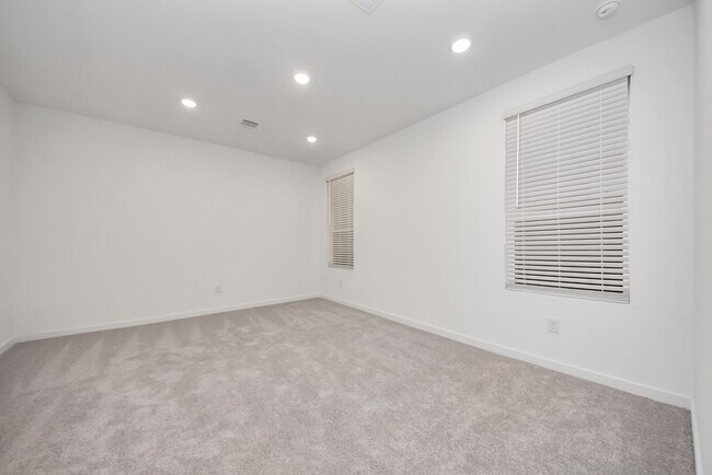 Building Photo - 904 Capracotta Dr