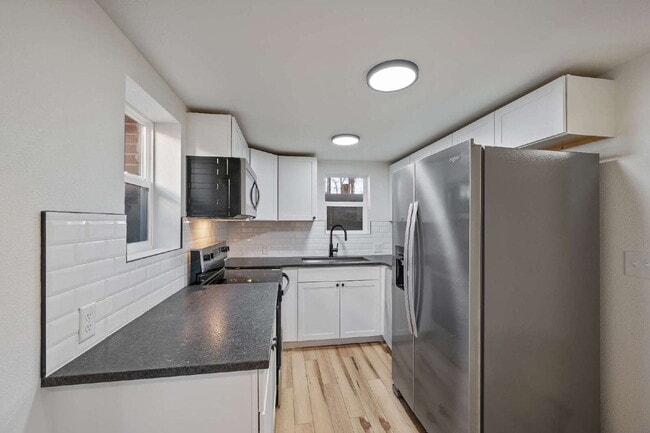 Building Photo - Completely Renovated Two Bedroom-One Bathroom Ready Now!