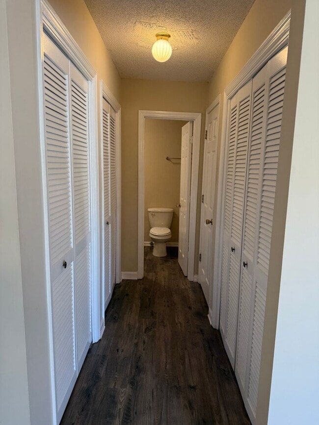 Building Photo - 1 Bedroom Condo in the Heart of Gainesville!