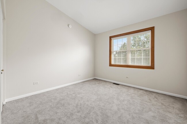 Building Photo - 615 W Parkside Dr