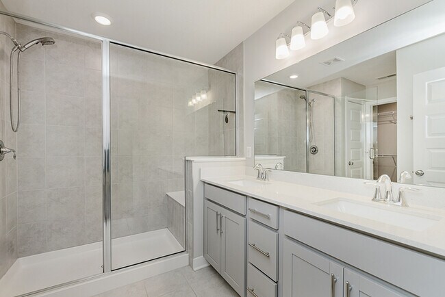 Building Photo - Beautiful Townhome in Carmel