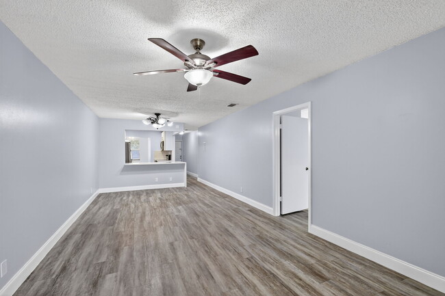 Building Photo - 5985 Forest Hill Blvd