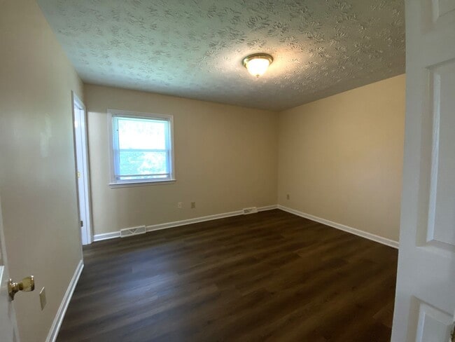 Building Photo - 1505 Kelly Cir