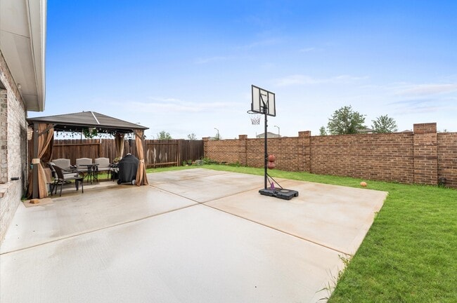 Building Photo - 23026 Undertaken Path