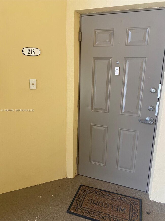 Building Photo - 8800 NW 107 Ct