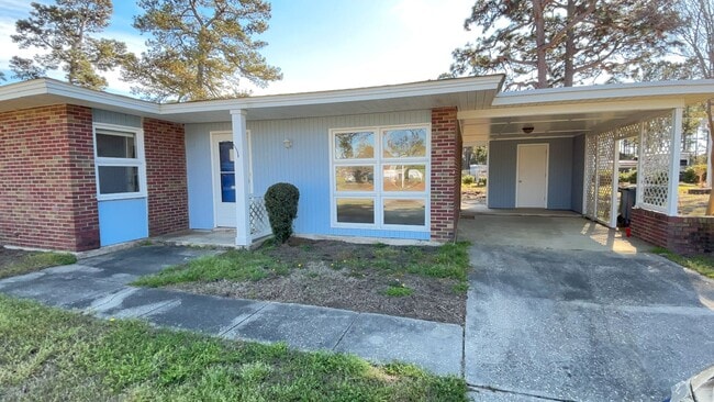 Building Photo - Freshly Updated 3 Bedroom Home